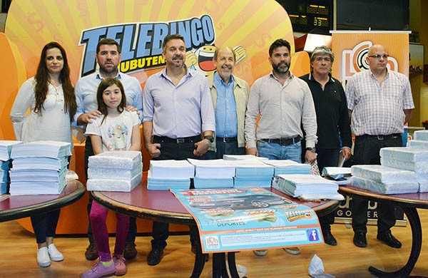 La entrega de cartones del Telebingo Deportivo se realizó en el Salón San David. Allí mismo será el sorteo.