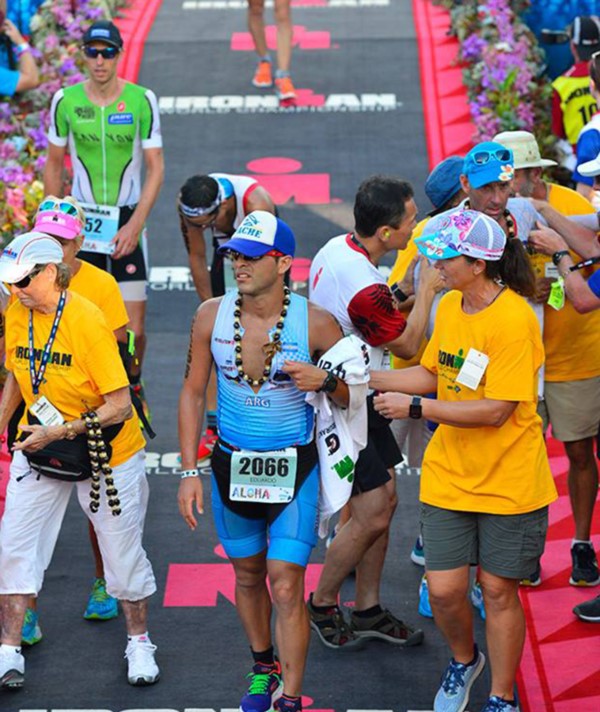 Junior Mansilla fue atropellado días antes del Mundial de Ironman en Hawaii. Así y todo completó el circuito.