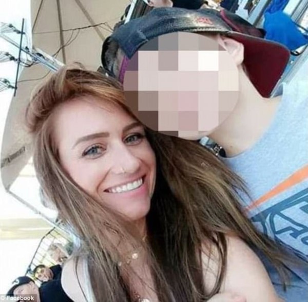 Samantha Lee Ciotta ya había sido atrapada en septiembre pasado con un alumno de 14 años. Ahora unos videos de fiestas sexuales con otros alumnos la complican.