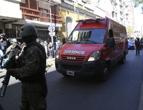 Fuerte operativo de seguridad al arribo del cuerpo hallado en Chubut.