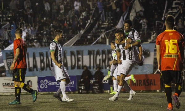 Con un gol agónico, Cipolletti derrotó a Madryn en La Visera. Foto: Diario Rio Negro).