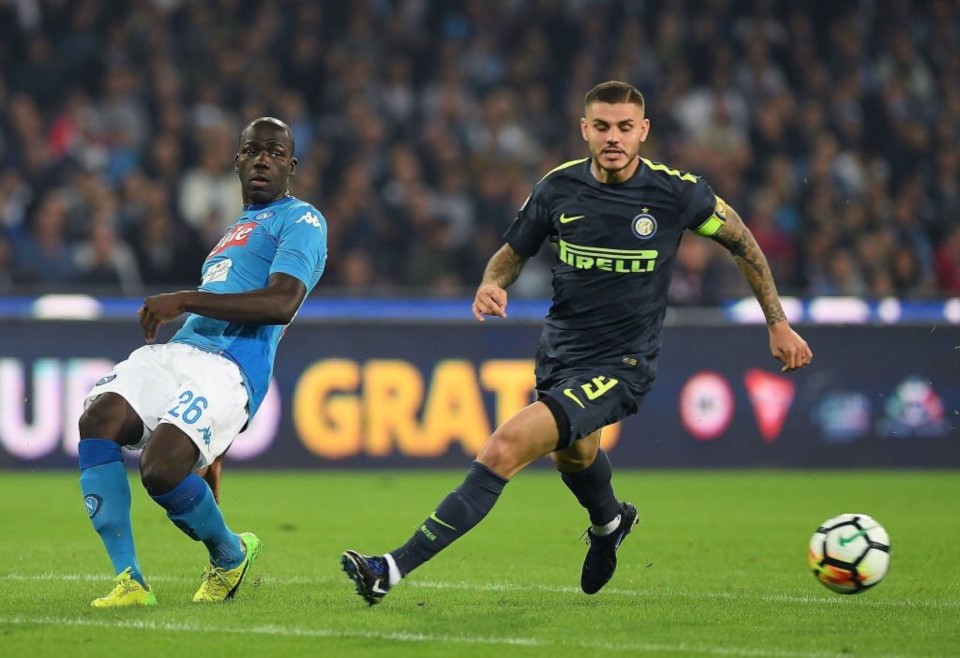 Icardi no pudo anotar para Inter que igualó en su visita a Nápoles, sin goles.