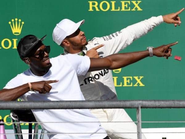 A veces los podios nos dejan imágenes muy "copadas", como ésta de hoy en Austin entre Lewis Hamilton y el gran velocista Usain Bolt.