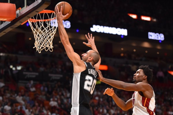 Gran inicio de temporada para Manu: 14 pts. y 3 reb en 21 minutos en la victoria de San Antonio en Miami.