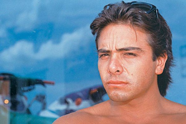 Menem Junior murió el 15 de mayo de 1995 al caer del helicópero que pilotaba a metros de la ruta 9. Viajaba con él el piloto automovilístico Silvio Oltra, también fallecido.