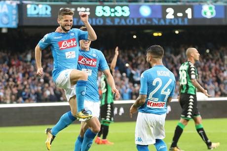Napoli sigue con paso perfecto. Hoy ganó con goles de Allan, Insigne y Mertens.