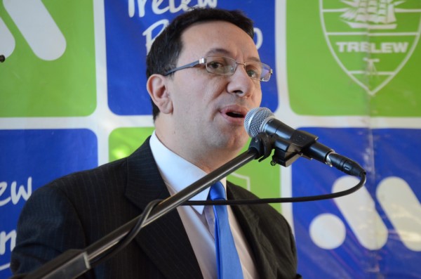 Maderna llevó tranquilidad a los empleados municipales, cobrarán antes del feriado largo.