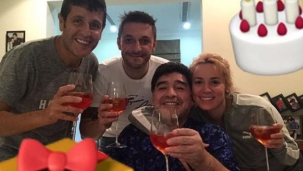 Diego Maradona empezó a festejar su cumpleaños y les dejó un mensaje a los hinchas.
