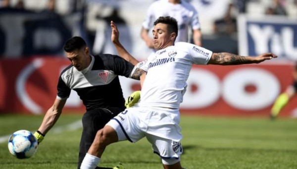 Quilmes jugó mal y sufrió, pero se quedó con el triunfo.