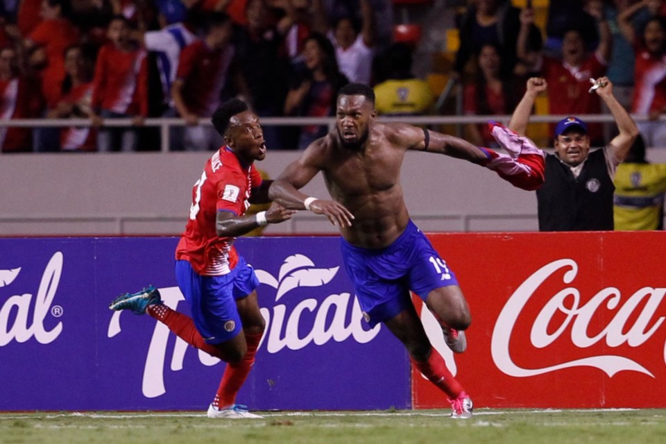 Costa Rica iguala de último minuto ante Honduras y se mete al Mundial.
