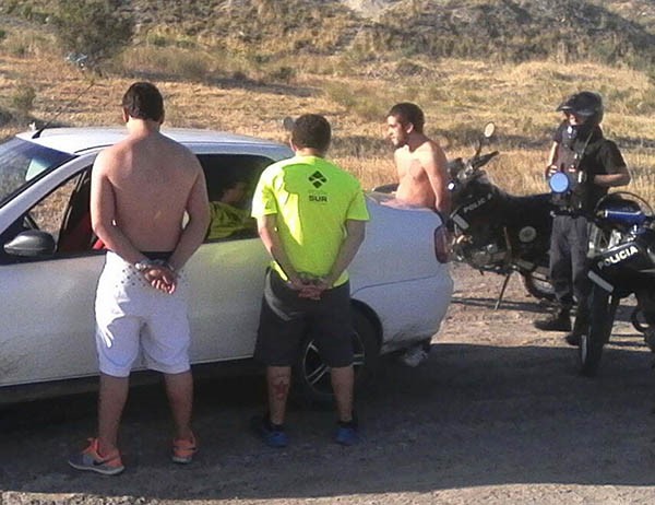 Los tres delincuentes fueron capturados cuando huían por la ruta 25.