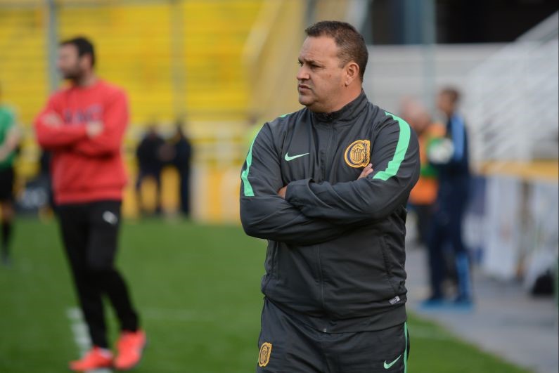 Leonardo Fernández asume el cargo de entrenador de Rosario Central interinamente.