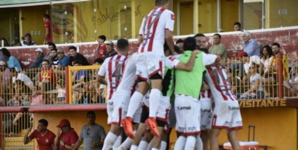 San Martín no desperdició la oportunidad ante Boca Unidos y ganó 2-1.