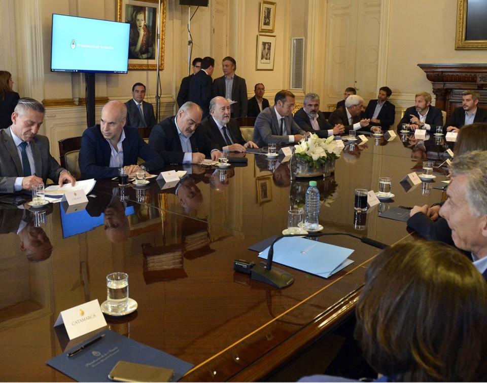 El pacto entre nación y provincias aún genera debate en diez provincias