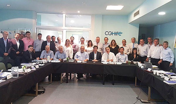 Juntos. Una postal de la reunión en la que se presentaron ideas.