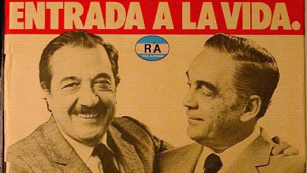 Martínez asumió como vicepresidente de la Nación el 10 de diciembre de 1983, luego de que la fórmula que integró junto a Raúl Alfonsín se impusiera en las presidenciales.