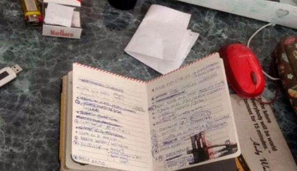 El cuadernito que Brenda escribió con palabras que la comprometen.