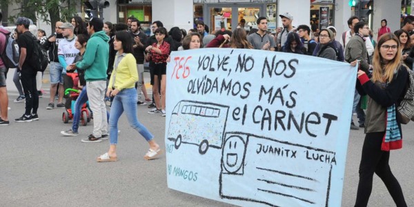 La gente volvió a manifestarse en la calle para que el TEG se restablezca en Puerto Madryn.