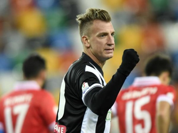 Maxi López clavó 4 goles en la victoria del Udinese.