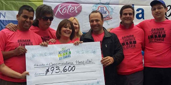 La Anónima entregó un cheque simbólico por más de 93.000 pesos a la Cooperadora del Hospital gaimense.