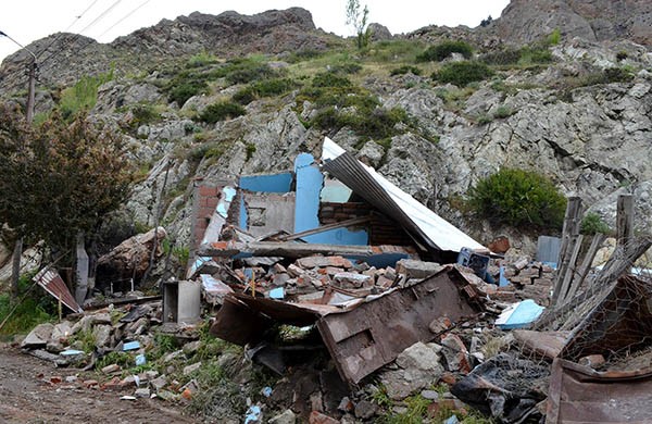 Destrucción total. Así quedó tirada una casa que estaba siendo reconstruida pese a los riesgos del lugar.