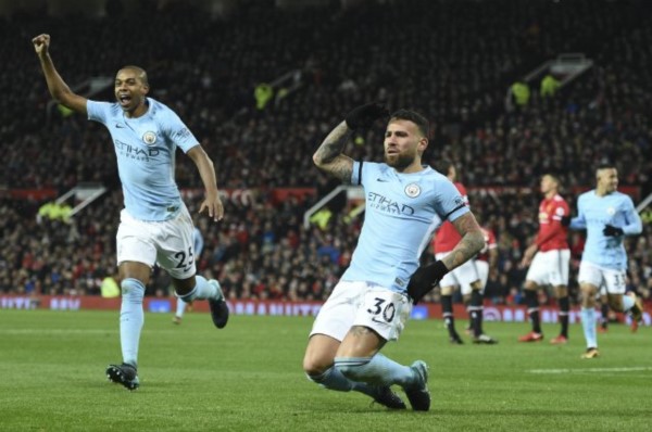 Otamendi convirtió en el clásico y le dio la victoria al City, puntero de la Premier.