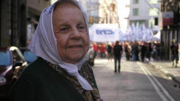 Vivas o no, las Madres siempre están... (foto gentileza diario Página 12).