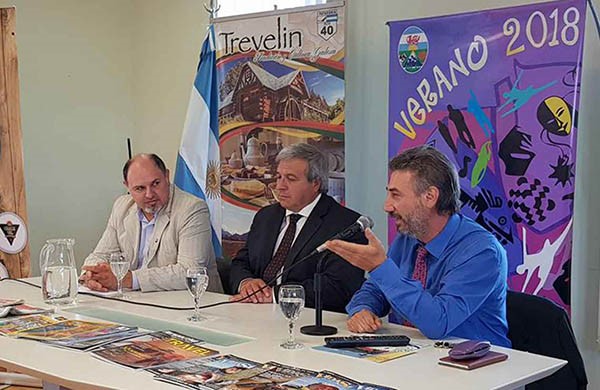 Rueda de prensa del lanzamiento de la Temporada de Verano 2017/2018 en el “Pueblo de Molino”.