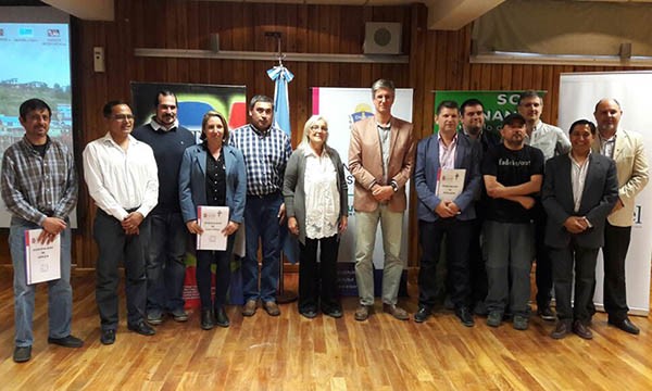 Representantes de municipios cordilleranos que firmaron el acuerdo.
