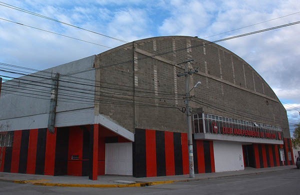 El gimnasio “Alfredo García” del Club Independiente necesita refacciones y el municipio quiere ayudar.