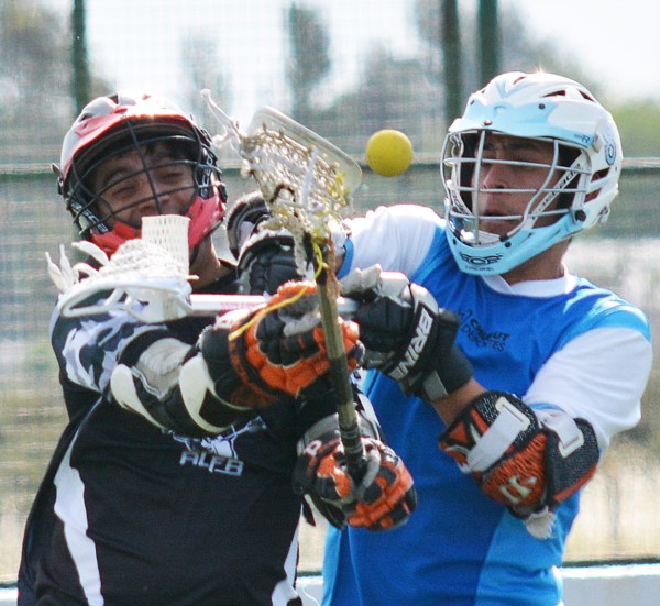 El lacrosse es un deporte surgido en Estados Unidos, similar al pato que se juega en Argentina.