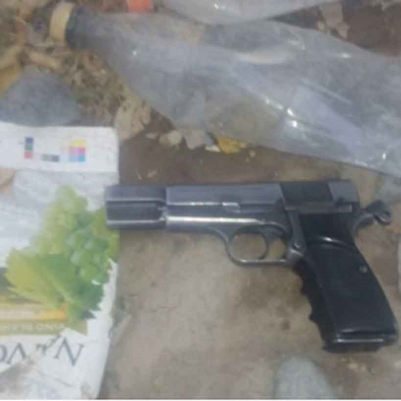 El adolescente aprehendido contaba con una pistola 9 mm. limada.