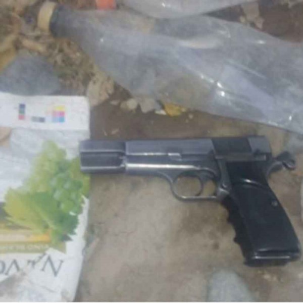 El adolescente aprehendido contaba con una pistola 9 mm. limada.