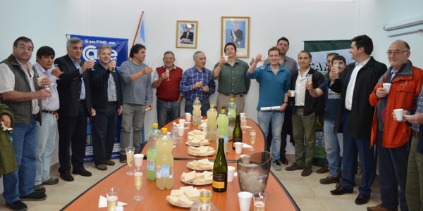 Esperanza. Una postal del brindis del sector comercial cordillerano, que pide oxígeno financiero.