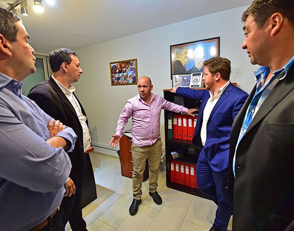 Informales. Desde la izquierda, Aranibar, Maderna, Sastre, Bowen y Pichiñán en una previa de la cumbre. 
