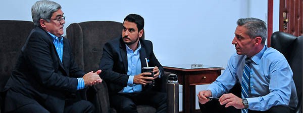 Arcioni y Miquelarena abordaron distintos temas. Participó el fiscal de Estado, Diego Martínez Zapata.