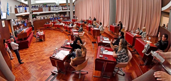 Aprobado. La mayoría de los diputados aprobaron el dictamen de Chubut Somos Todos y así Provincia se garantizó oxígeno para el erario y el pago del aguinaldo antes de fin de año.