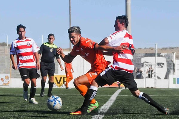 J.J. Moreno aplastó a Independiente Deportivo y se consolidó como favorito a clasificar y a ascender.