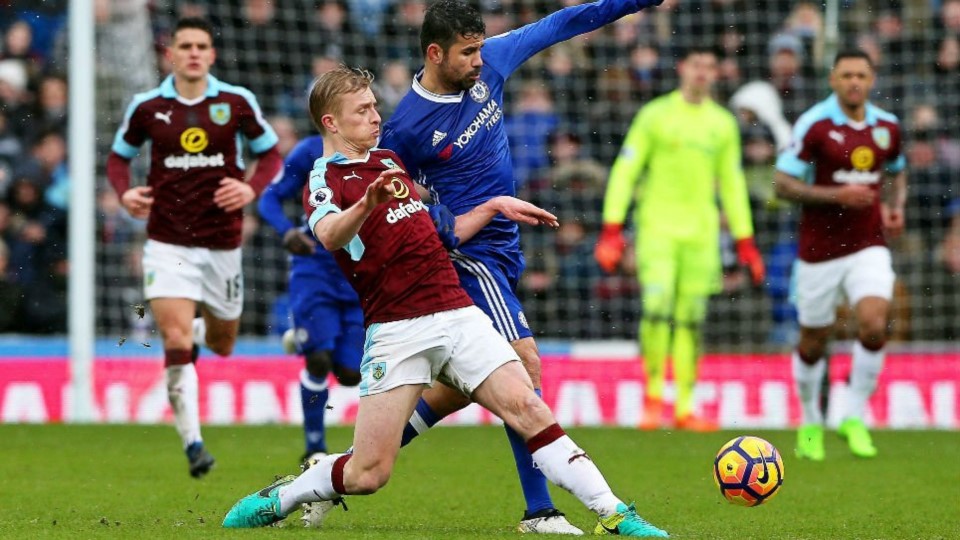 Con el empate ante Burnley, Chelsea sigue líder de la Premier a 10 puntos de Tottenham y Arsenal.