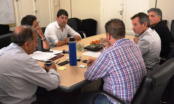 Los diputados del Frente reunidos con Linares.
