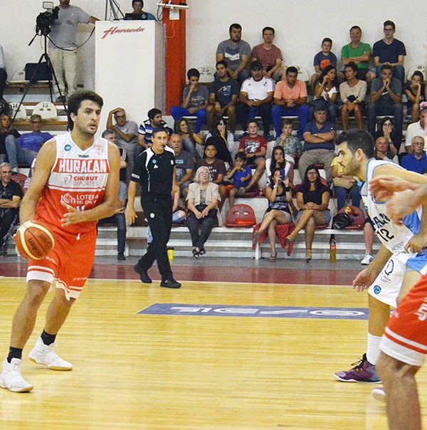 Gustavo Acosta. El interno jugó todos los partidos de la fase regular.