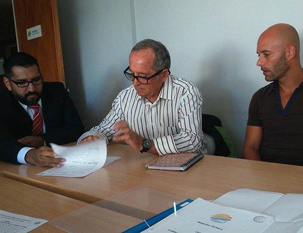 Luis y Sergio Bastida, durante la firma del convenio con la Cooperativa.