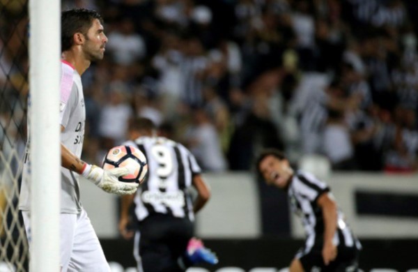 En su debut, Estudiantes perdió en Brasil con Botafogo y desde allí no pudo encaminar su rumbo.