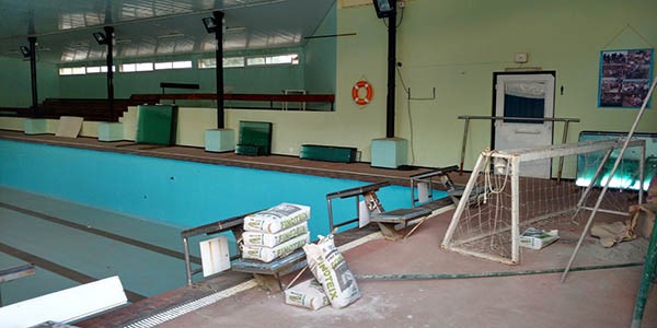 En obra. Pronto quedará habilitada la pileta para la comunidad cordillerana, que la usa y mucho. 