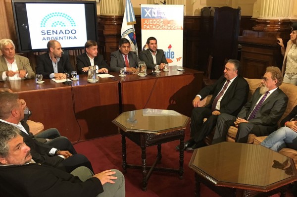En el Senado de la Nación, Ñonquepán participó del acto de lanzamiento de los Juegos de la Patagonia.