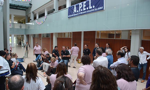 La retención de Apel impidió avanzar con los nuevos bloques.