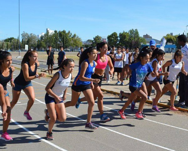 En las pistas de Trelew y Rawson se realizaron las pruebas de atletismo.