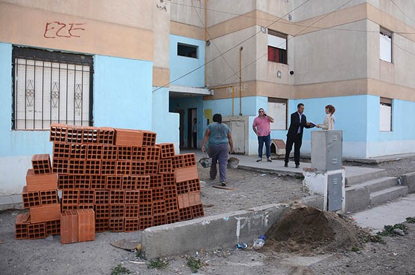 En obra. Una postal de los trabajos municipales en un complejo que generó problemas durante años. 