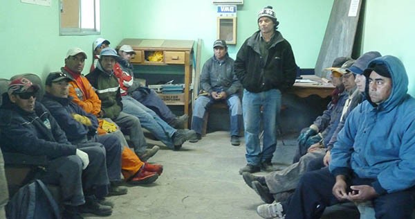 Paritarias. La postal de una asamblea en José de San Martín, donde también se discutieron salarios.