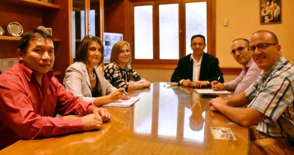 El encuentro entre Maderna y las autoridades de la Universidad se dio en el despacho del intendente.